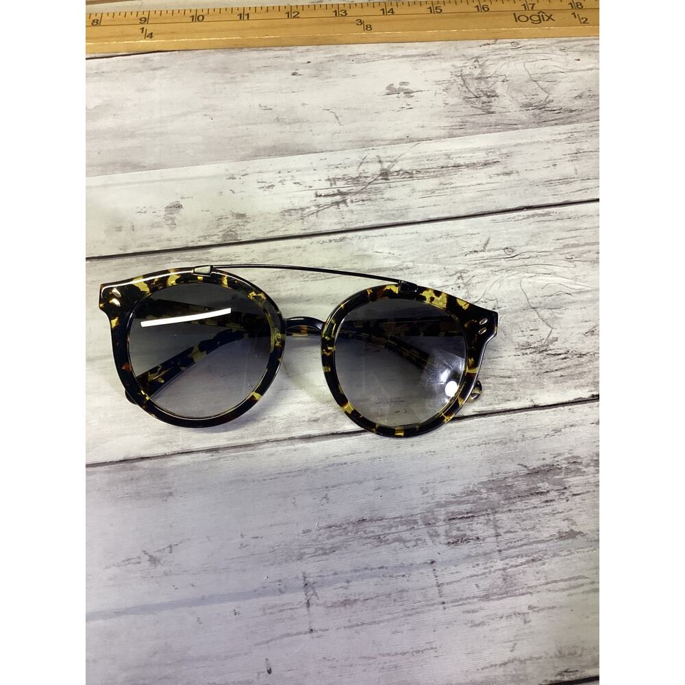 Classic Rectangular Frame Tortoiseshell Sunglasse… - image 6